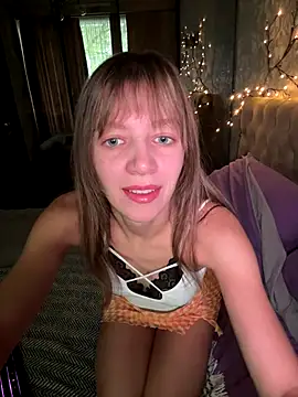 Snapshot of artshadowvibe chatting on December 1, 7:13 am artshadowvibe online show from December 1, 7:13 am