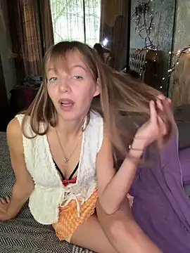 Snapshot of artshadowvibe chatting on December 5, 7:06 am artshadowvibe online show from December 5, 7:06 am