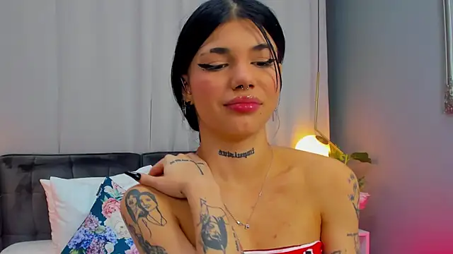 Snapshot of YasminWild chatting on November 27, 4:47 am YasminWild online show from November 27, 4:47 am