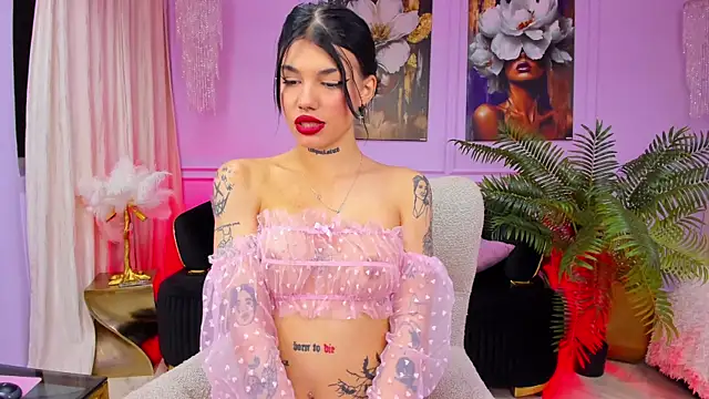 Snapshot of YasminWild chatting on December 1, 4:17 am YasminWild online show from December 1, 4:17 am