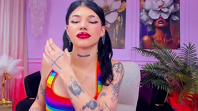 Snapshot of YasminWild chatting on December 2, 4:29 am YasminWild online show from December 2, 4:29 am