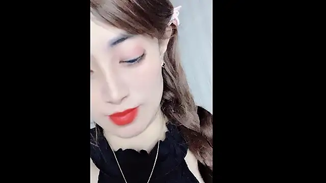 Snapshot of MiAnna-Lovee chatting on December 14, 7:03 am MiAnna-Lovee online show from December 14, 7:03 am