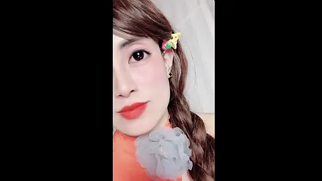 Snapshot of MiAnna-Lovee chatting on December 15, 4:22 pm MiAnna-Lovee online show from December 15, 4:22 pm