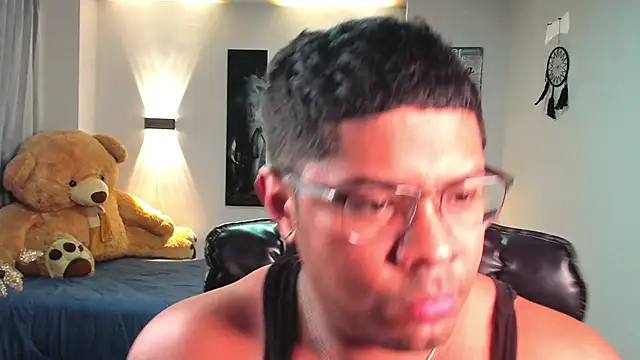 Snapshot of LEONHDZ chatting on November 21, 11:14 pm LEONHDZ online show from November 21, 11:14 pm