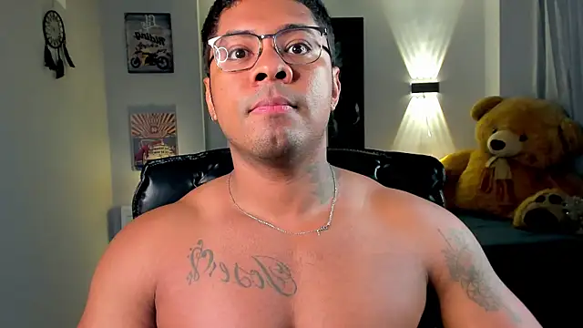 Snapshot of LEONHDZ chatting on November 26, 8:04 am LEONHDZ online show from November 26, 8:04 am