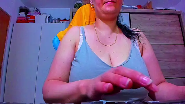 Snapshot of geniferswet chatting on June 15, 9:11 am geniferswet online show from June 15, 9:11 am