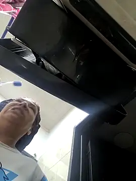 Snapshot of Scarlet_curly chatting on December 15, 9:02 am Scarlet curly online show from December 15, 9:02 am