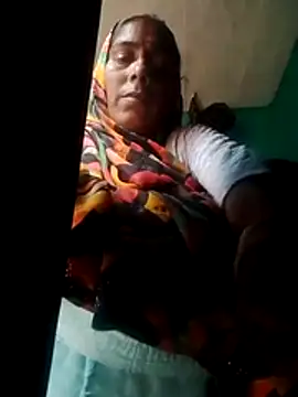 Snapshot of Xx_savita chatting on April 30, 9:37 am Xx savita online show from April 30, 9:37 am