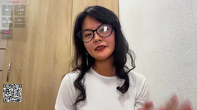 Snapshot of CucDierolf chatting on November 28, 1:03 pm CucDierolf online show from November 28, 1:03 pm