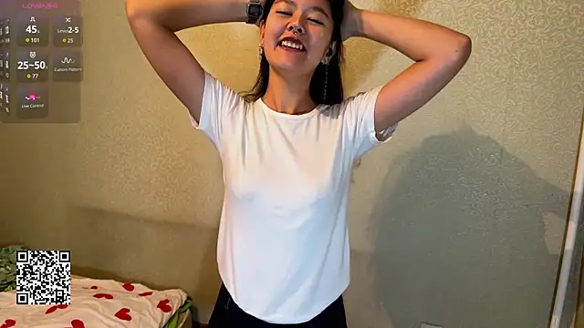 Snapshot of CucDierolf chatting on December 1, 2:11 pm CucDierolf online show from December 1, 2:11 pm