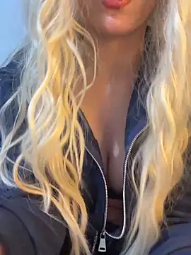 Snapshot of Manolya3434 chatting on November 17, 6:24 pm Manolya3434 online show from November 17, 6:24 pm