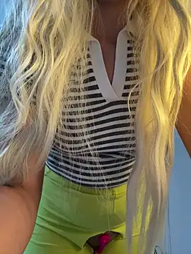 Snapshot of Manolya3434 chatting on December 1, 5:51 pm Manolya3434 online show from December 1, 5:51 pm