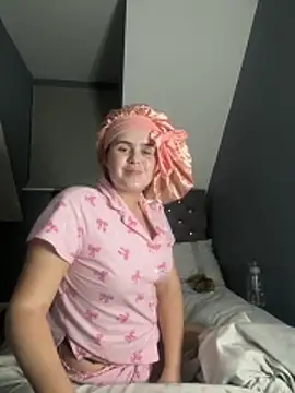 Blonde Bunny online show from February 15, 11:45 pm