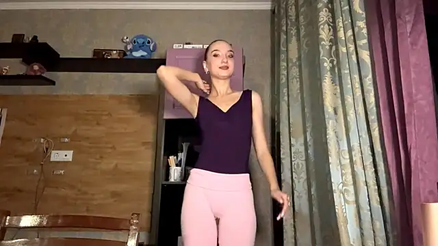 Snapshot of BrocadedEmulsion chatting on November 21, 4:16 pm BrocadedEmulsion online show from November 21, 4:16 pm