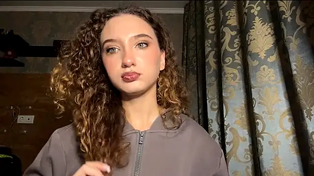 Snapshot of BrocadedEmulsion chatting on December 1, 4:23 pm BrocadedEmulsion online show from December 1, 4:23 pm