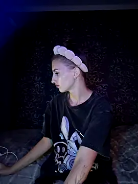 Snapshot of carolinakis_ chatting on November 19, 8:09 pm carolinakis online show from November 19, 8:09 pm