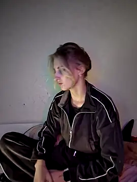 Snapshot of carolinakis_ chatting on December 1, 9:53 pm carolinakis online show from December 1, 9:53 pm