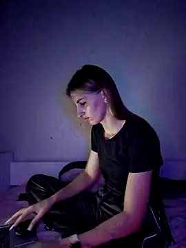 Snapshot of carolinakis_ chatting on December 2, 8:37 pm carolinakis online show from December 2, 8:37 pm