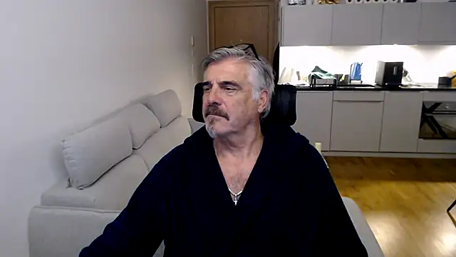 Buidapest online show from December 15, 1:26 pm