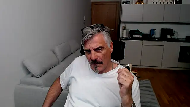 Buidapest online show from January 17, 11:08 pm