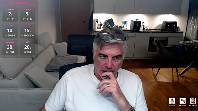 Buidapest online show from March 21, 10:13 pm