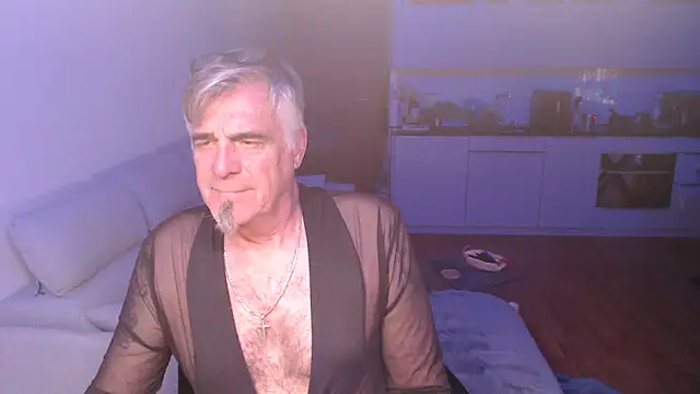 Buidapest online show from April 4, 1:37 am