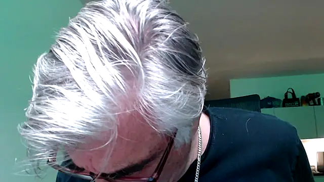 Buidapest online show from May 16, 6:21 am