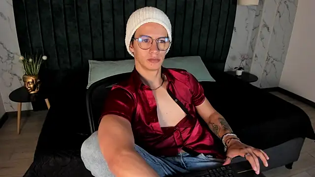 Snapshot of Brandon_starkk chatting on November 26, 11:55 am Brandon starkk online show from November 26, 11:55 am