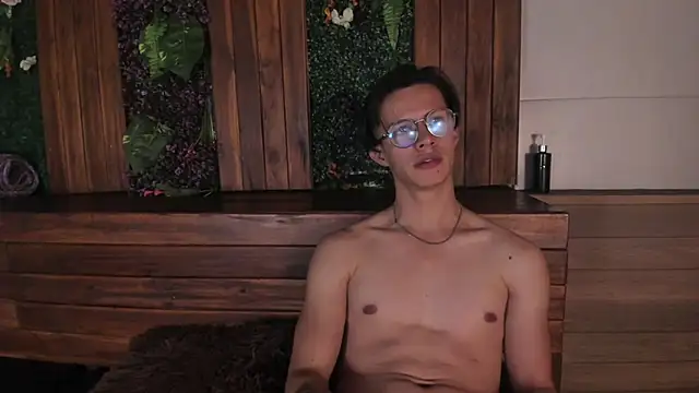 Snapshot of Brandon_starkk chatting on December 2, 12:32 pm Brandon starkk online show from December 2, 12:32 pm