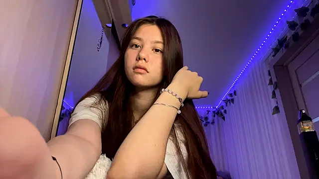 Snapshot of CutieSlim chatting on November 18, 7:35 am CutieSlim online show from November 18, 7:35 am