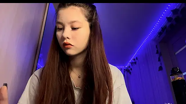 Snapshot of CutieSlim chatting on November 19, 10:59 am CutieSlim online show from November 19, 10:59 am