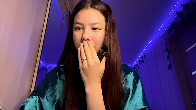 Snapshot of CutieSlim chatting on November 26, 9:10 am CutieSlim online show from November 26, 9:10 am