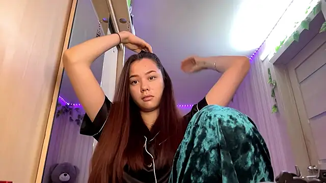 Snapshot of CutieSlim chatting on December 2, 6:08 am CutieSlim online show from December 2, 6:08 am