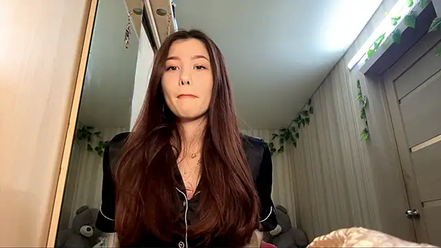 Snapshot of CutieSlim chatting on December 3, 10:02 am CutieSlim online show from December 3, 10:02 am