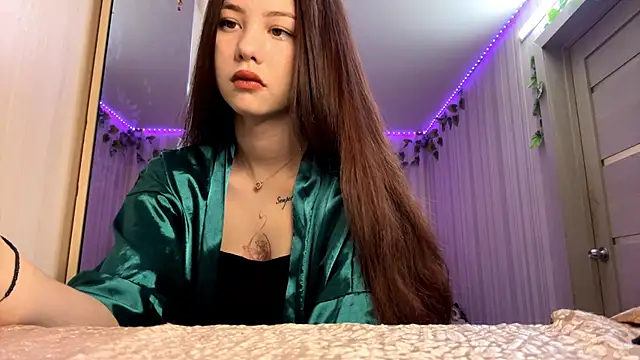 Snapshot of CutieSlim chatting on December 14, 12:10 pm CutieSlim online show from December 14, 12:10 pm