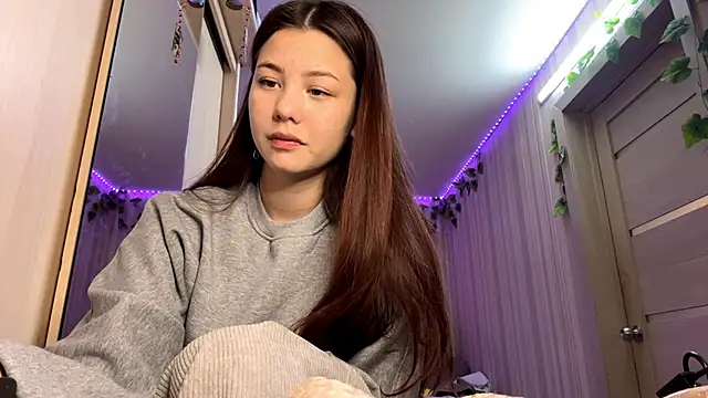 Snapshot of CutieSlim chatting on December 15, 2:10 pm CutieSlim online show from December 15, 2:10 pm