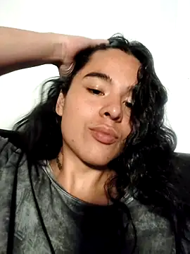 Snapshot of Angel-umbra chatting on December 2, 8:48 pm Angel-umbra online show from December 2, 8:48 pm