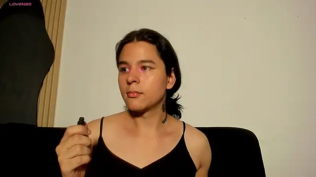 Snapshot of Angel-umbra chatting on December 3, 8:18 pm Angel-umbra online show from December 3, 8:18 pm