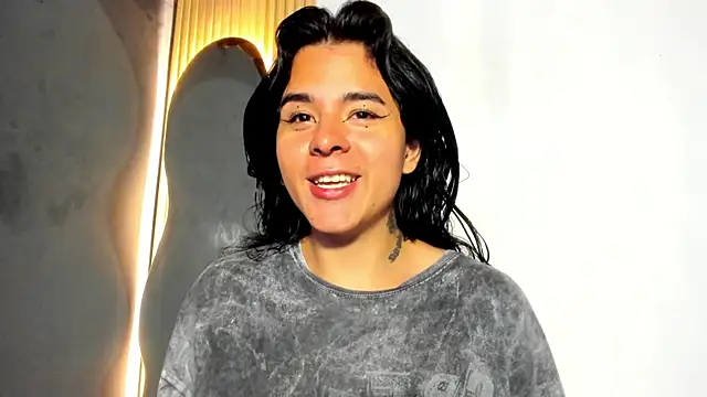 Snapshot of Angel-umbra chatting on December 15, 8:35 pm Angel-umbra online show from December 15, 8:35 pm