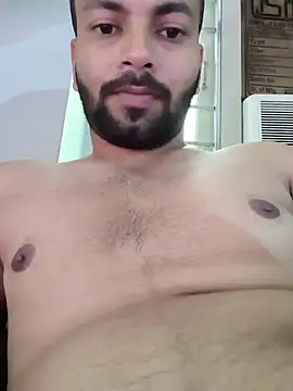 Snapshot of hunterr1593 chatting on May 31, 2:42 am hunterr1593 online show from May 31, 2:42 am