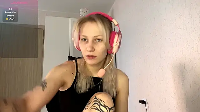 Snapshot of FoxySable chatting on November 24, 8:14 am FoxySable online show from November 24, 8:14 am