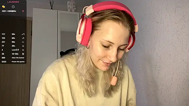 Snapshot of FoxySable chatting on November 29, 8:28 am FoxySable online show from November 29, 8:28 am