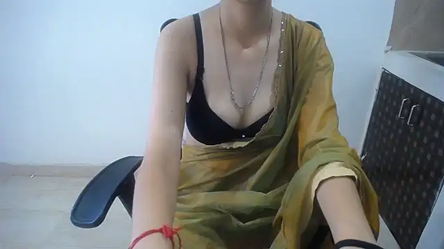 Snapshot of Little_princess01 chatting on August 3, 9:04 am Little princess01 online show from August 3, 9:04 am