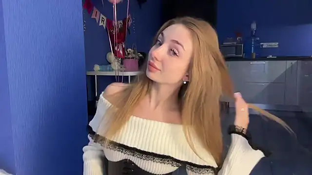 Jolienne online show from December 3, 3:21 pm