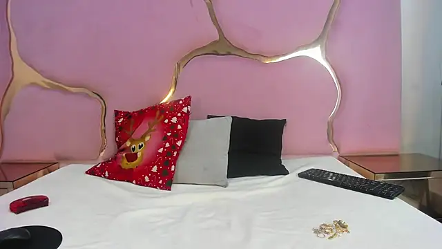 Snapshot of Aisha_Leenss chatting on December 15, 1:59 pm Aisha Leenss online show from December 15, 1:59 pm