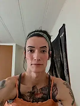 Snapshot of MaitressePomme3 chatting on November 23, 2:33 am MaitressePomme3 online show from November 23, 2:33 am