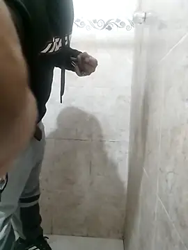 Snapshot of gari_8 chatting on December 18, 4:13 pm gari 8 online show from December 18, 4:13 pm