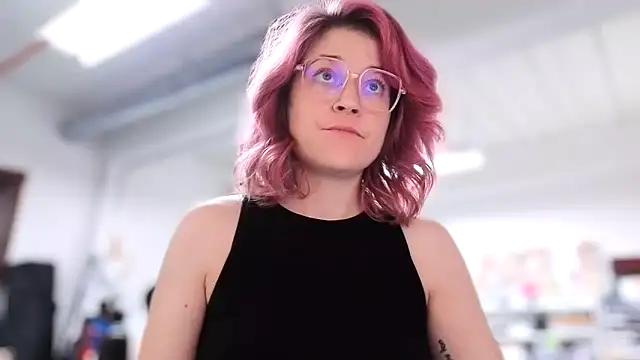 winestaindlips online show from November 25, 7:03 pm