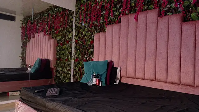 Snapshot of MiaJanss chatting on December 1, 2:55 pm MiaJanss online show from December 1, 2:55 pm