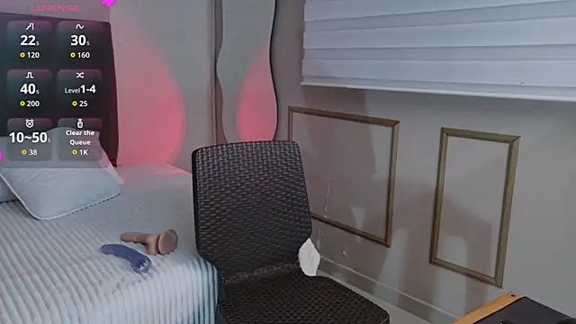 MIssZhoe online show from February 6, 11:35 am